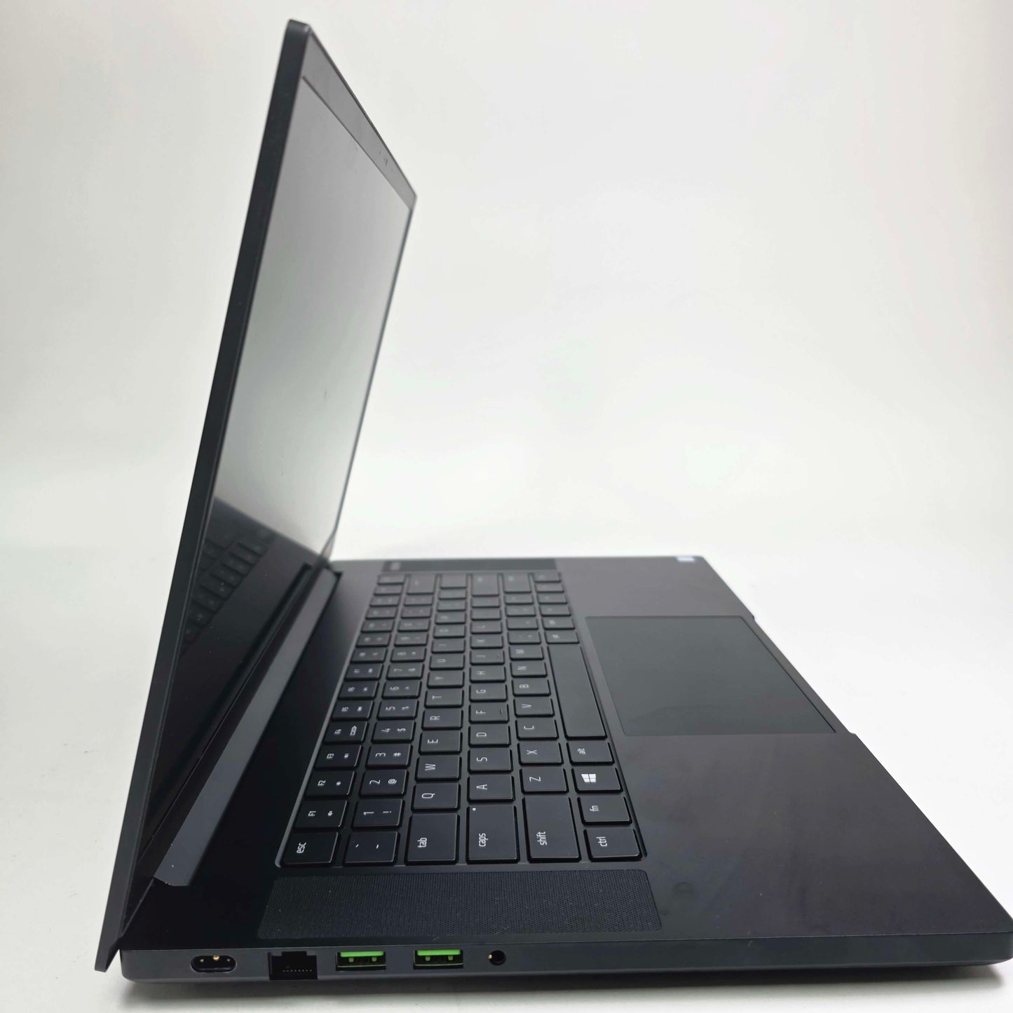 Razer BLADE 15" i7-9750H 4.5GHz 16GB RAM 256GB SSD GeForce GTX 1660 Ti