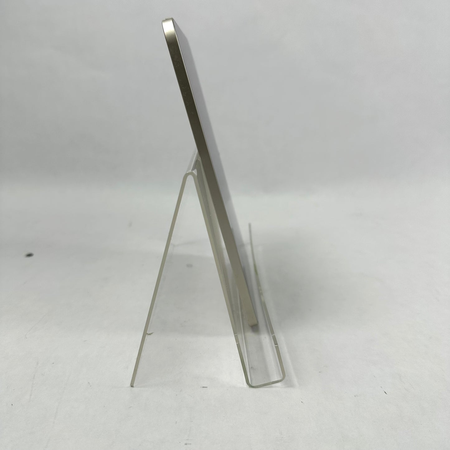 WiFi Only Apple iPad 6th Gen 64GB STARLIGHT