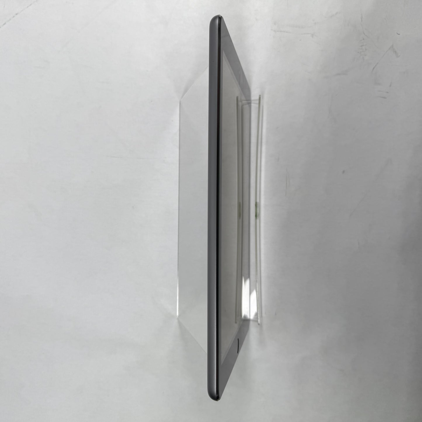 WiFi Only Apple iPad Air 1st Gen 16GB 12.5.7 SPACE GRAY MD785LL/A