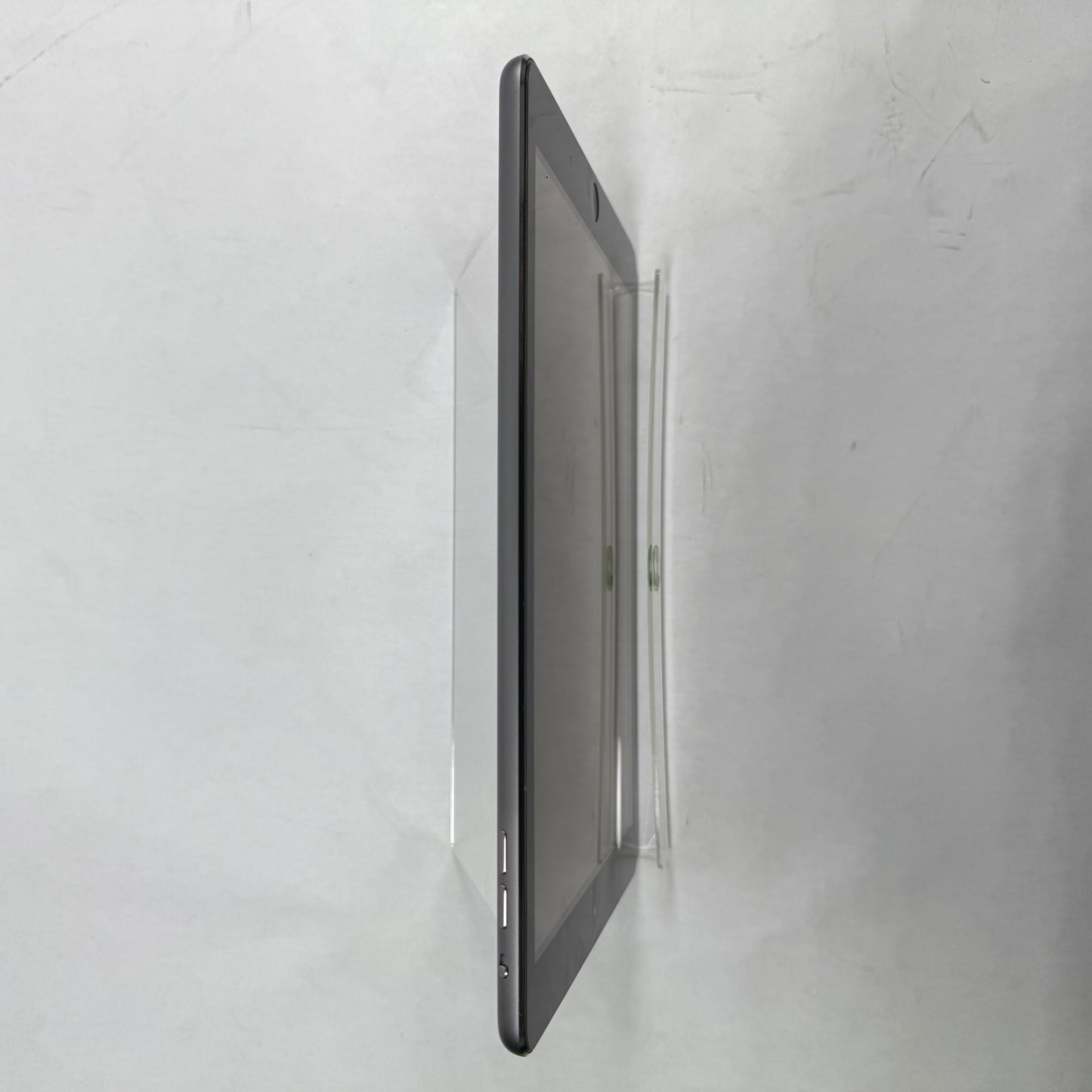 WiFi Only Apple iPad Air 1st Gen 16GB 12.5.7 SPACE GRAY MD785LL/A