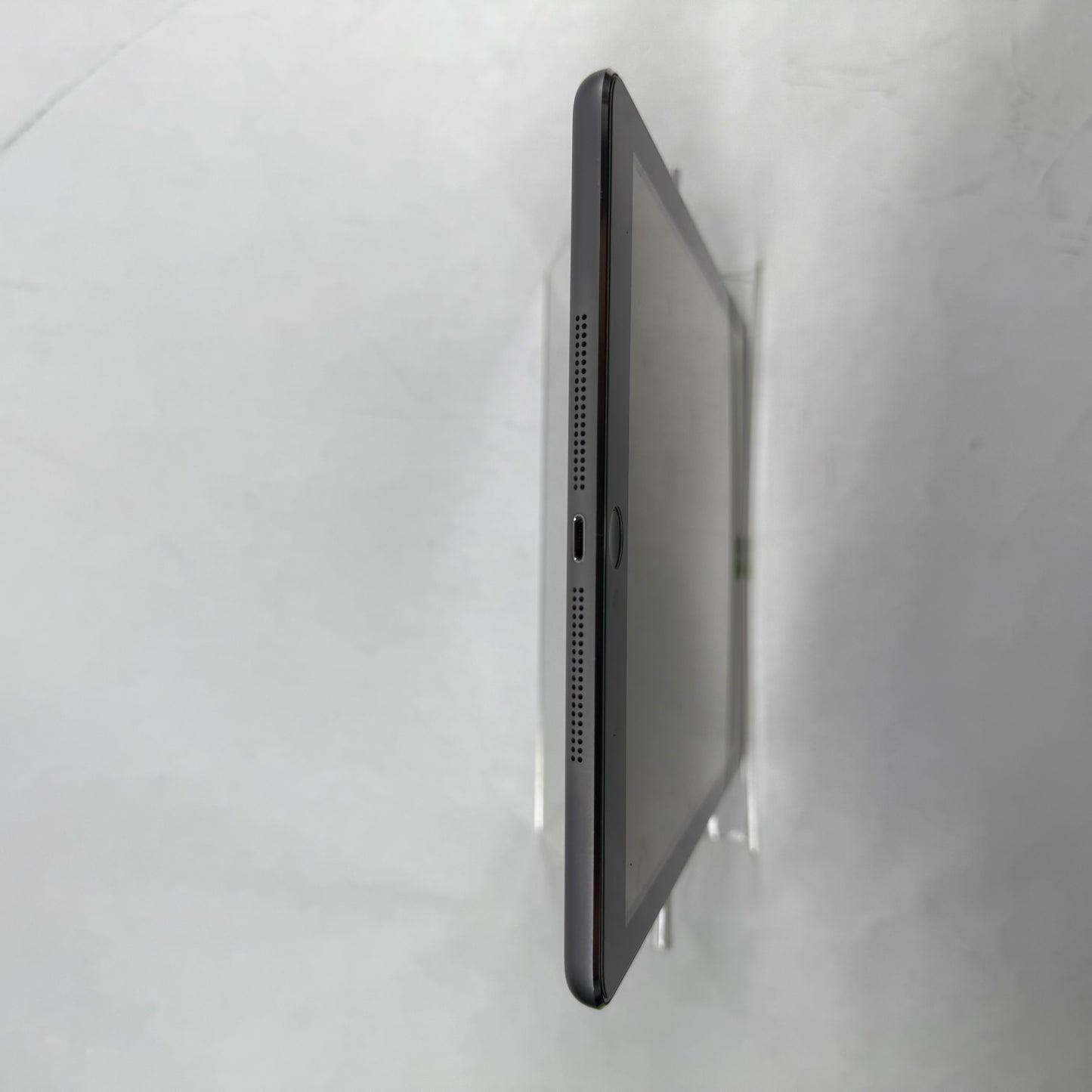 WiFi Only Apple iPad Air 1st Gen 16GB 12.5.7 SPACE GRAY MD785LL/A