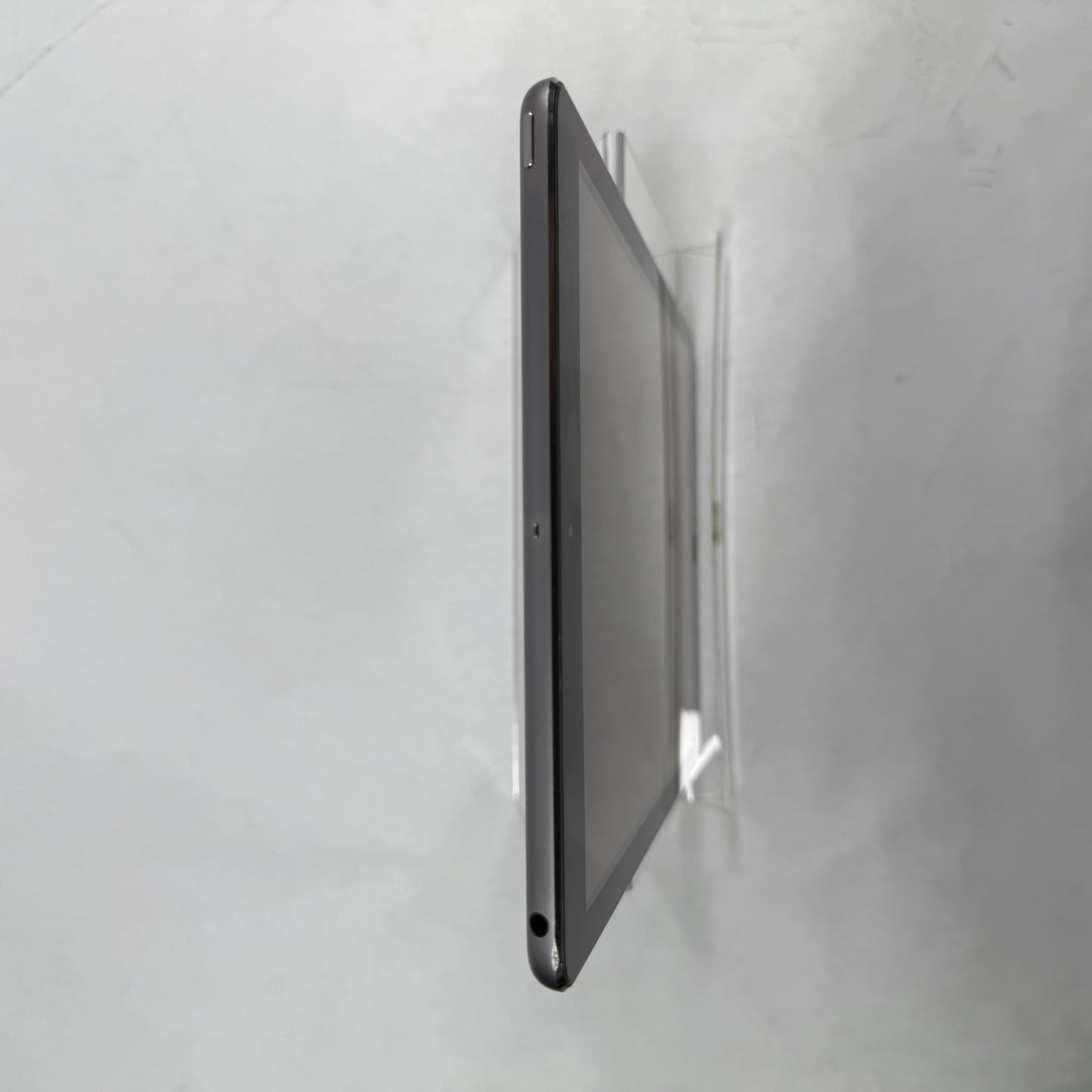 WiFi Only Apple iPad Air 1st Gen 16GB 12.5.7 SPACE GRAY MD785LL/A