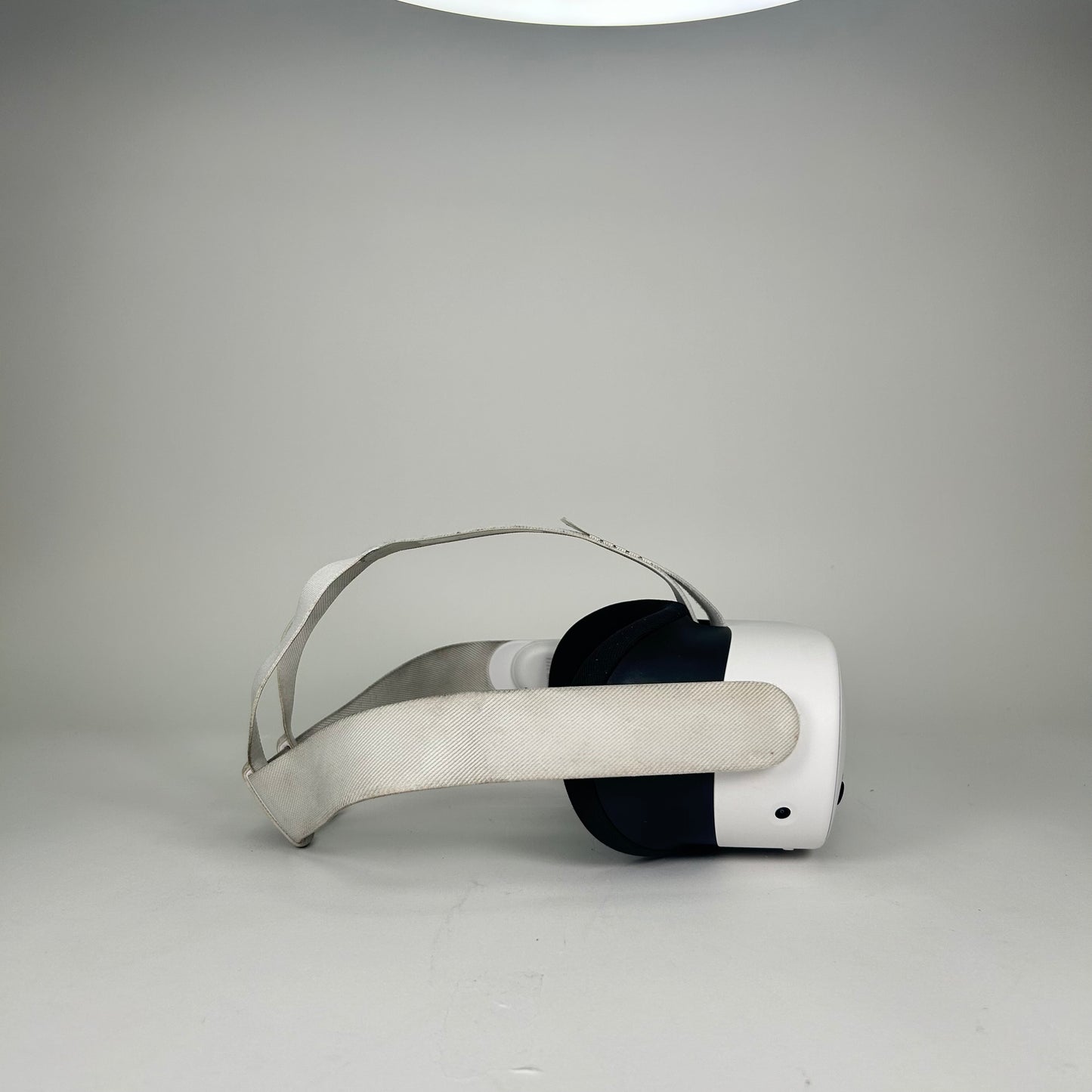 Meta Quest 3S 128GB Standalone All-in-One VR Headset P97