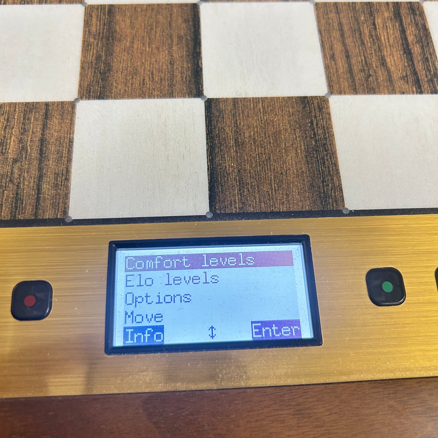 Millennium The King Performance Chess Set Computer Electronic Board 2000 GMBH