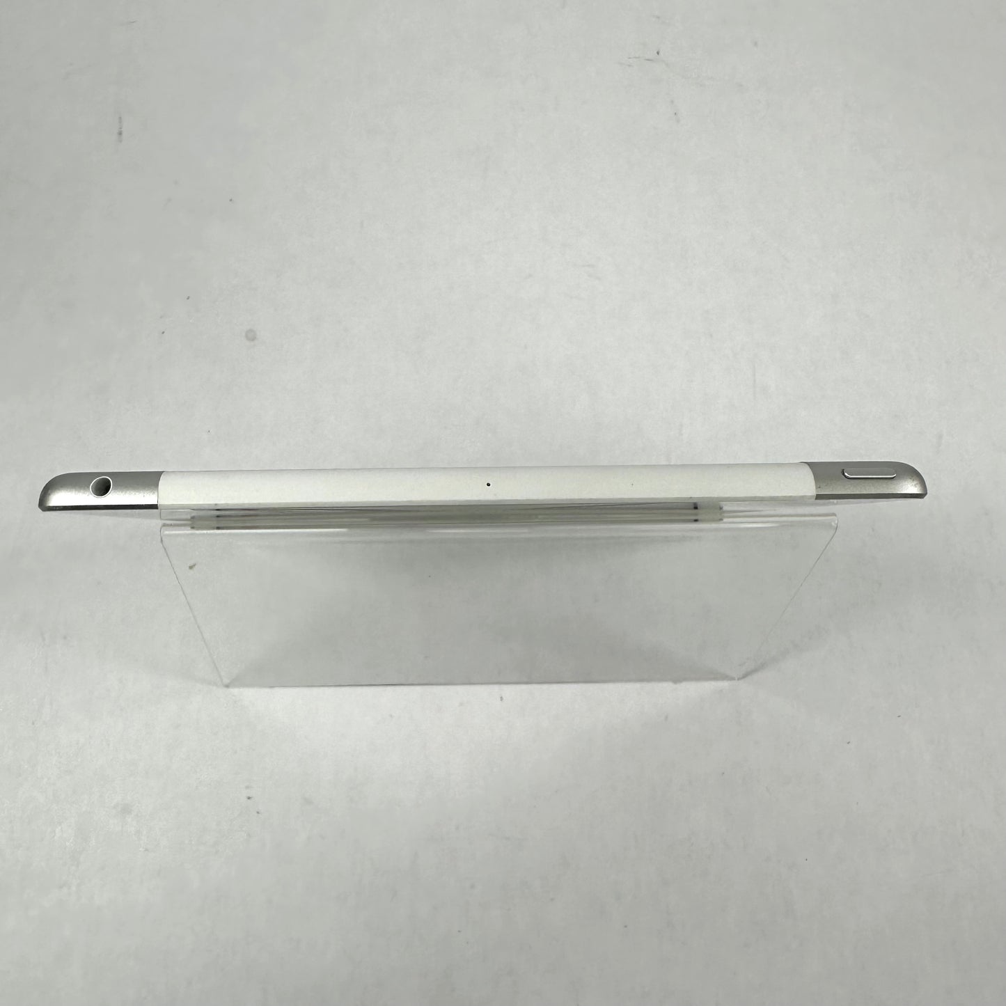 Factory Unlocked (Wi-Fi + Cellular)  Apple iPad 8th Gen 32GB Silver 