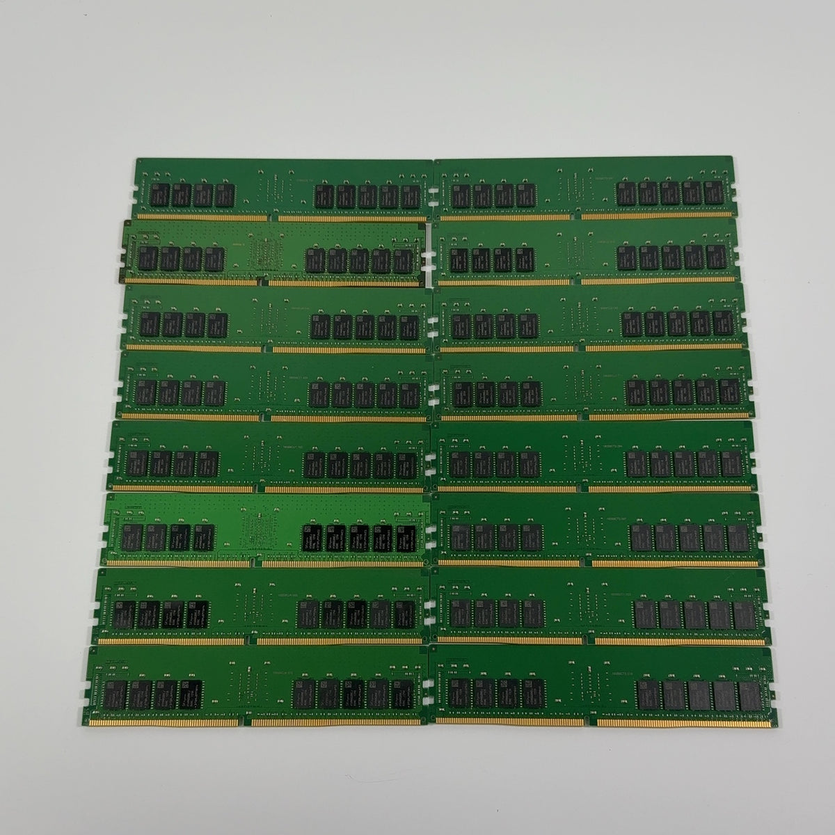 SK Hynix PC4-3200AA 256GB (16x16GB) DDR4 3200MHz HMA82GR7DJR8N