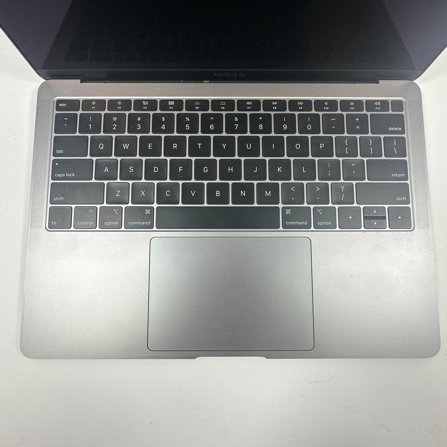2019 Apple MacBook Air 13.3" i5 1.6GHz 8GB RAM 128GB SSD Space Gray A1932