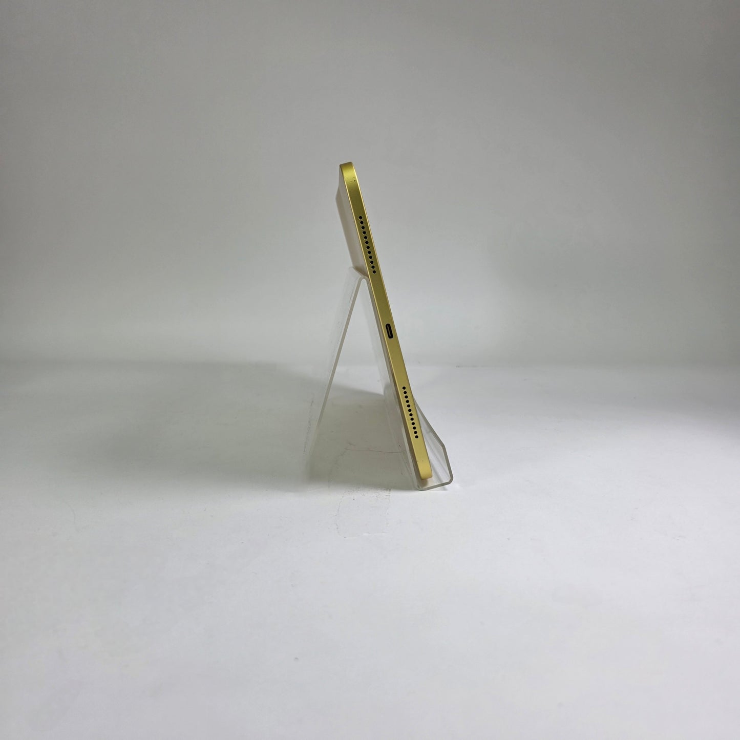  Apple iPad 10th Gen 64GB  Yellow A2696