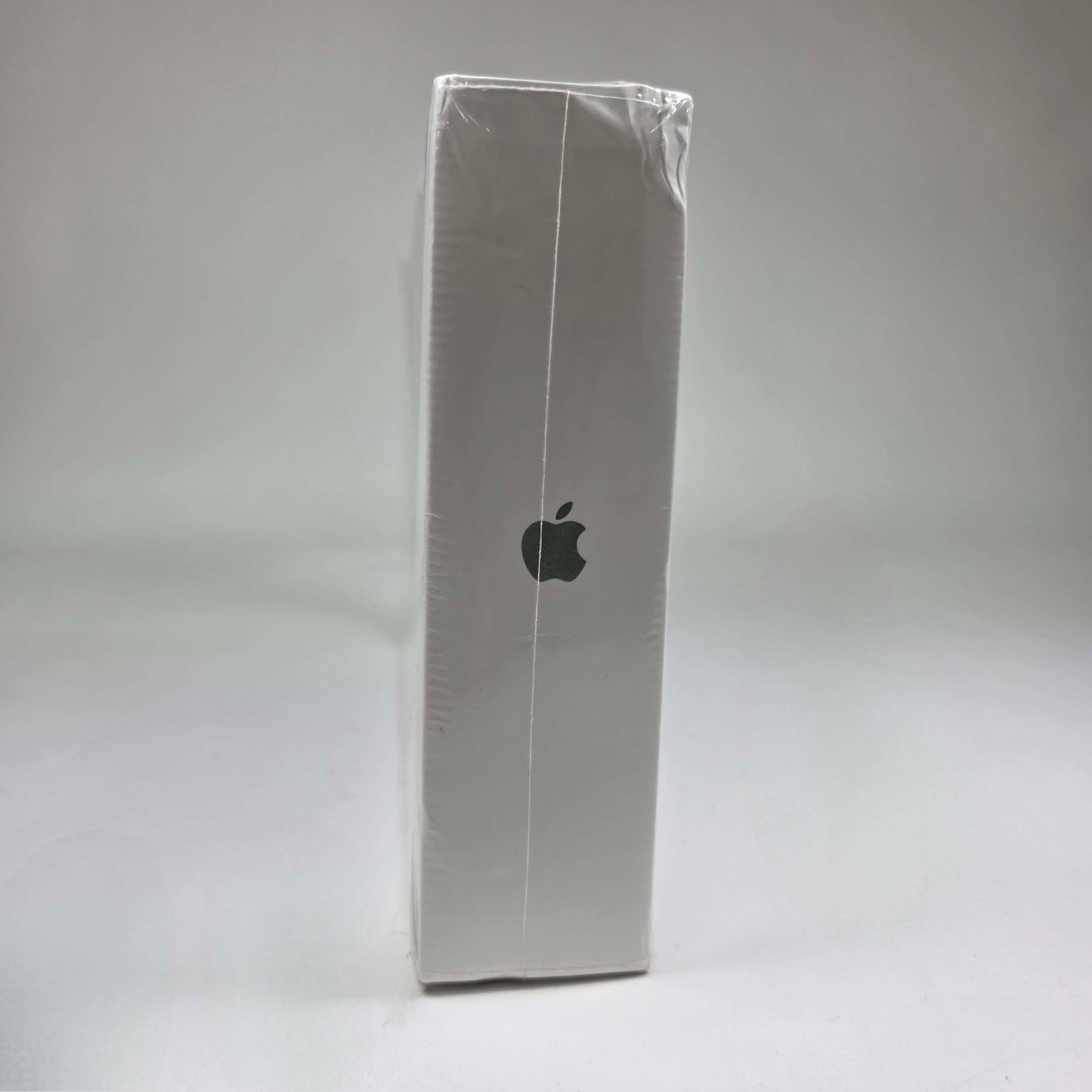 New Apple keyboard Dock White