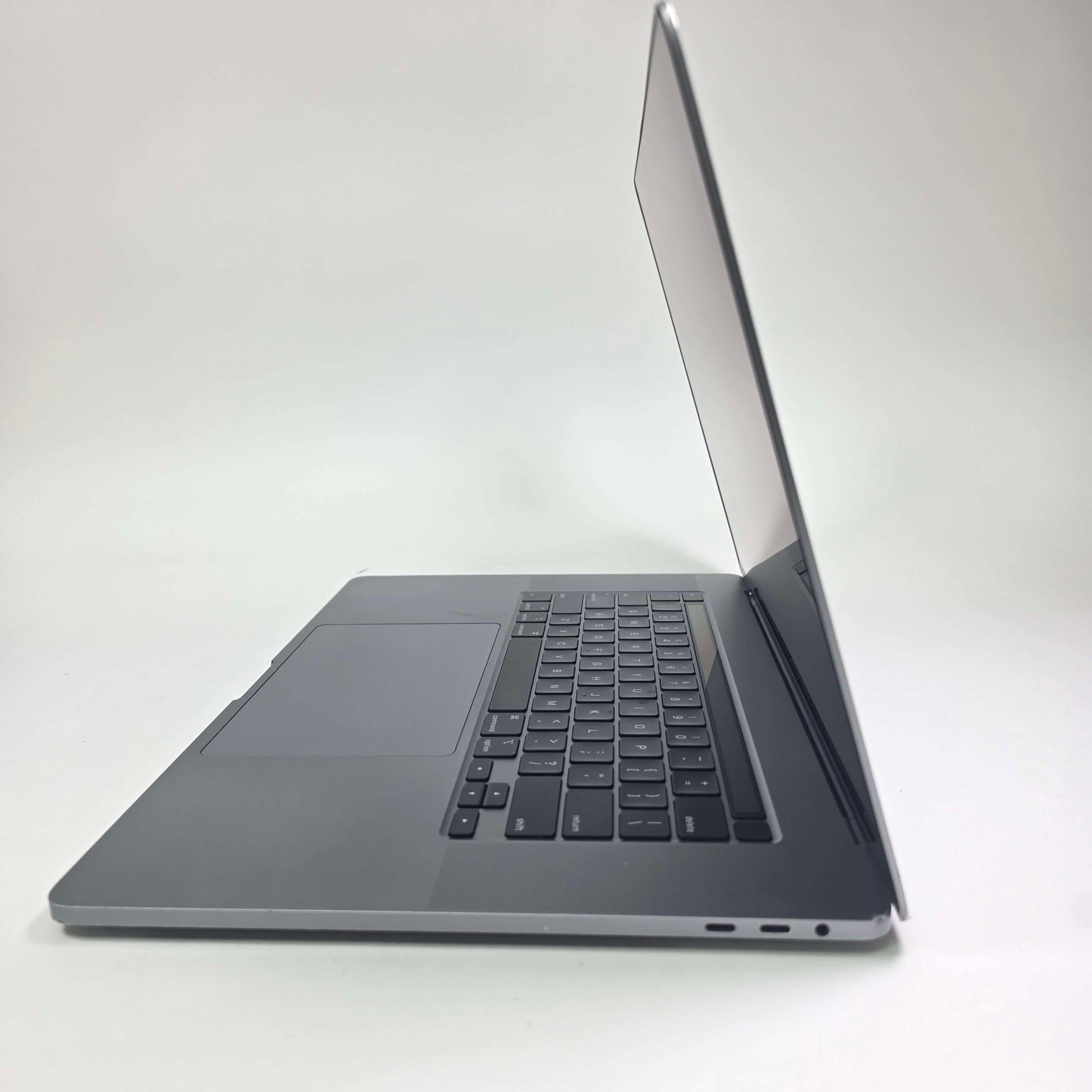 2019 Apple MacBook Pro 16" i7 2.6GHz 16GB RAM 500GB SSD Silver A2141