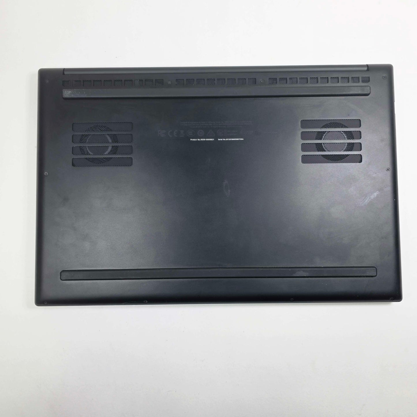 Razer BLADE 15" i7-9750H 4.5GHz 16GB RAM 256GB SSD GeForce GTX 1660 Ti