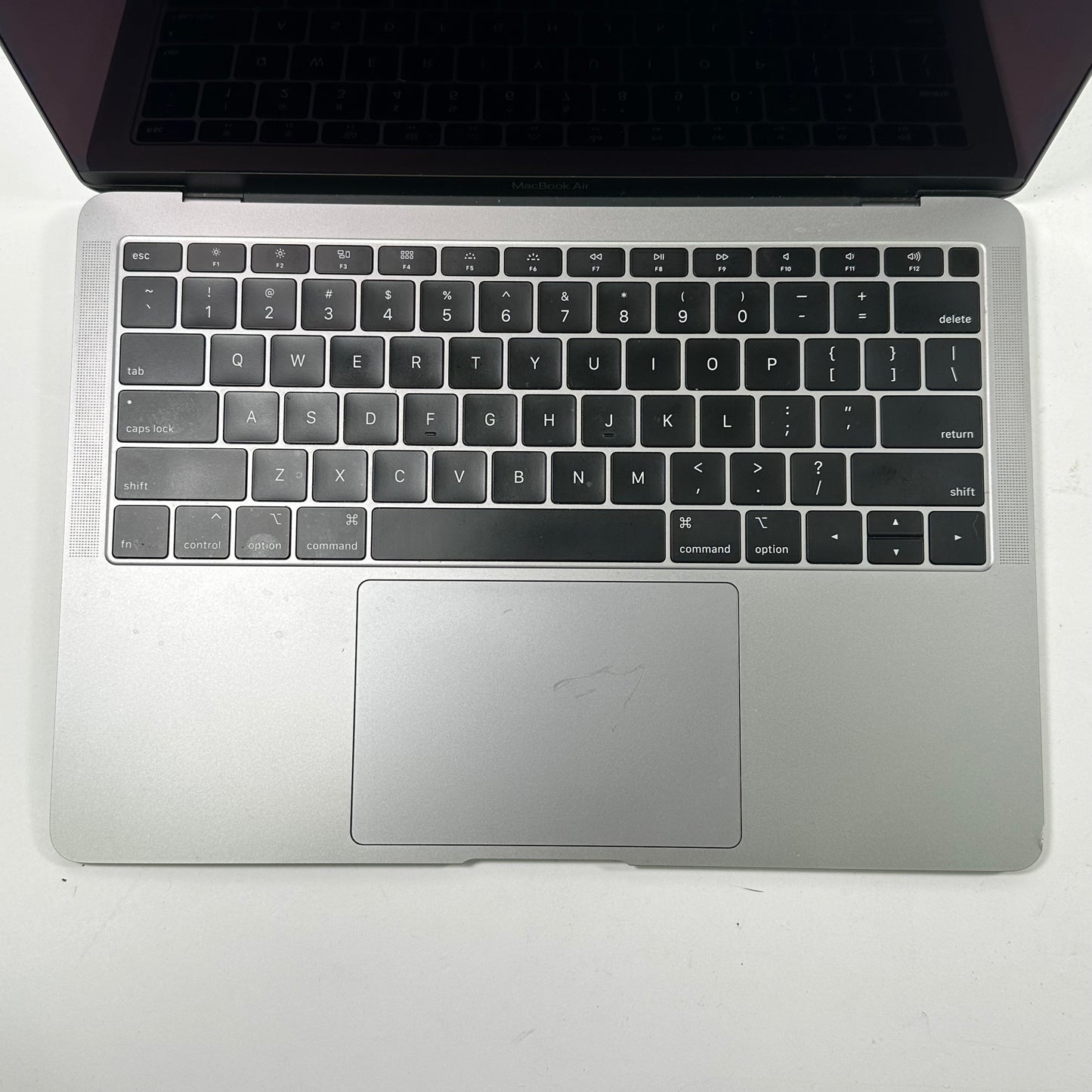 2019 Apple MacBook Air 13.3" i5 1.6GHz 8GB RAM 128GB SSD Space Gray A1932