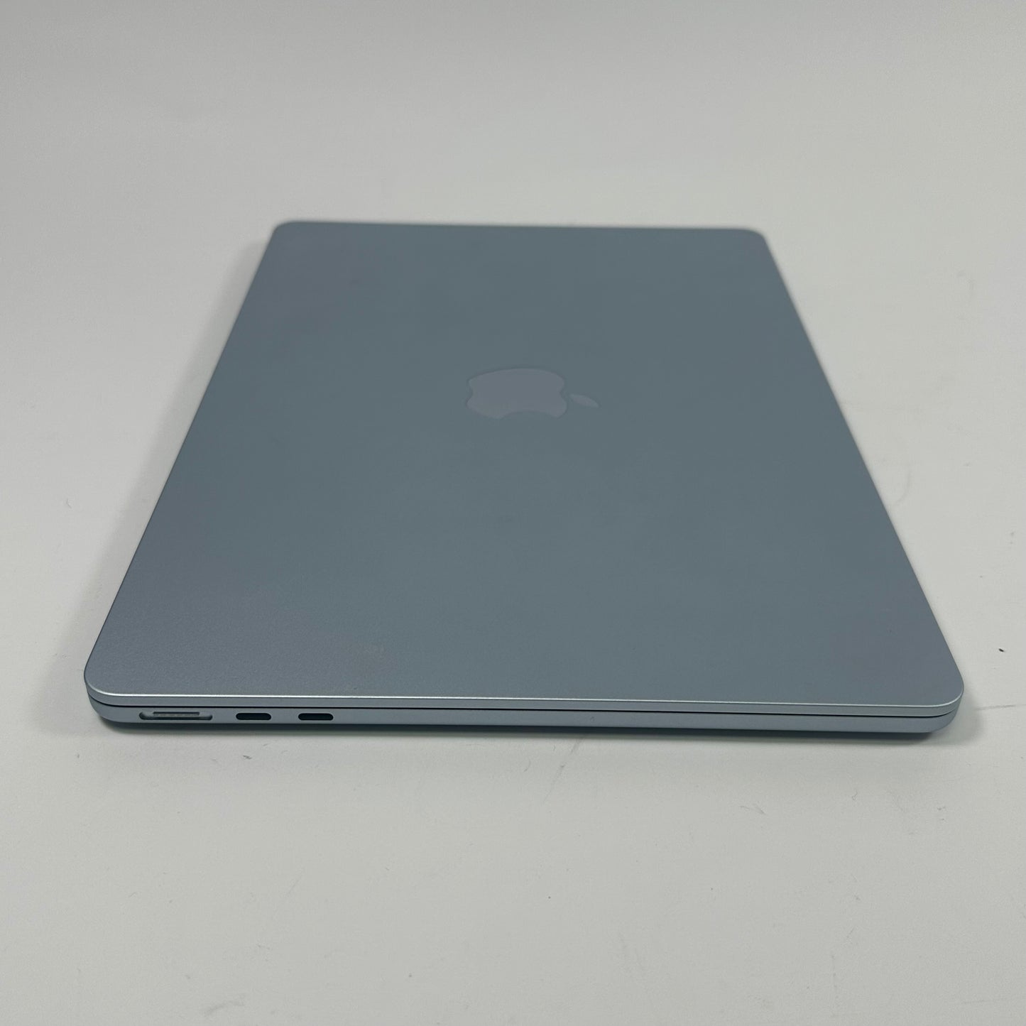 2025 Apple MacBook Pro 13.6" M5 10C GPU 4.6GHz 16GB RAM 1TB SSD A3449