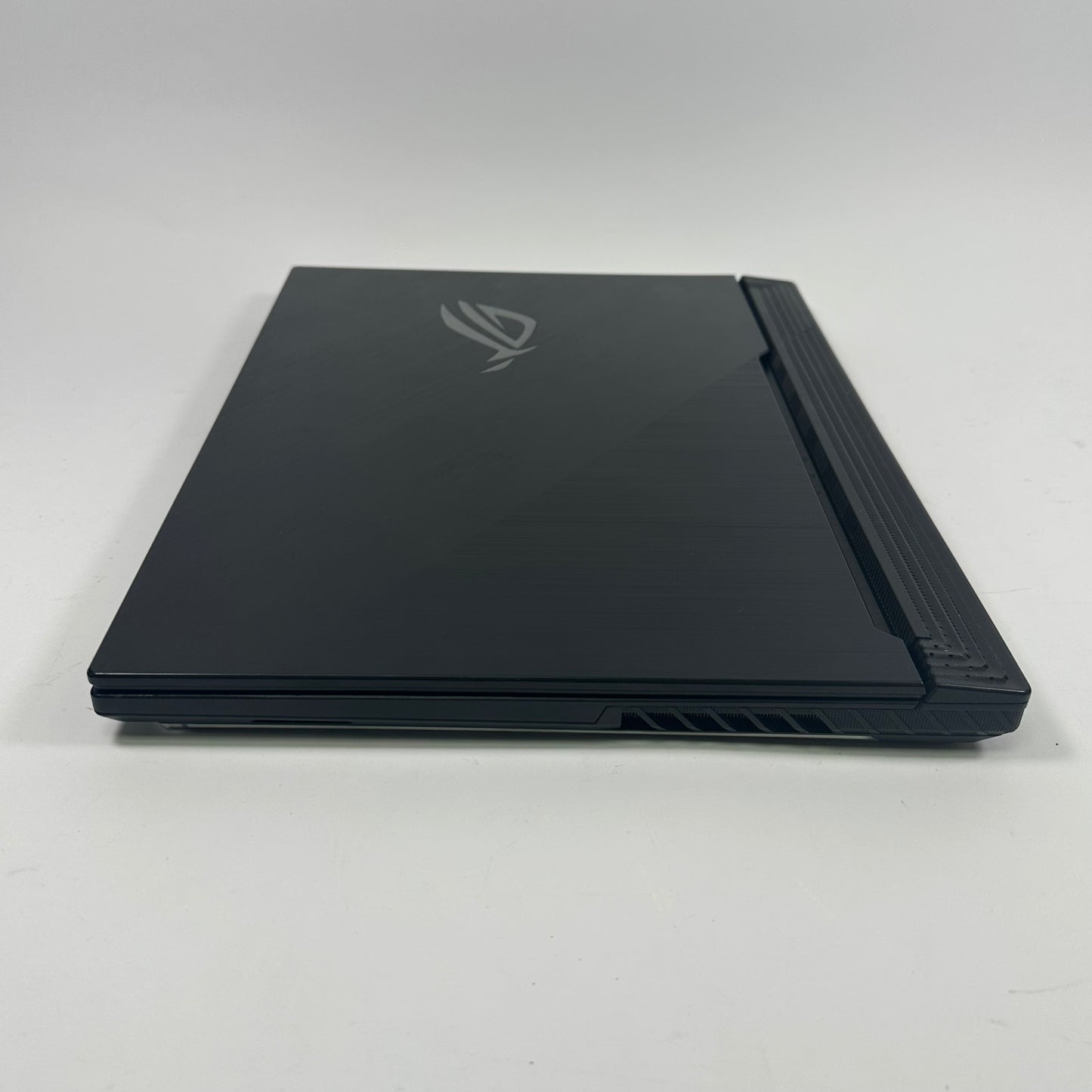 Asus ROG Strix G512L 15.6" i7-10870H 2.2GHz 16GB RAM 512GB SSD GeForce RTX 2060