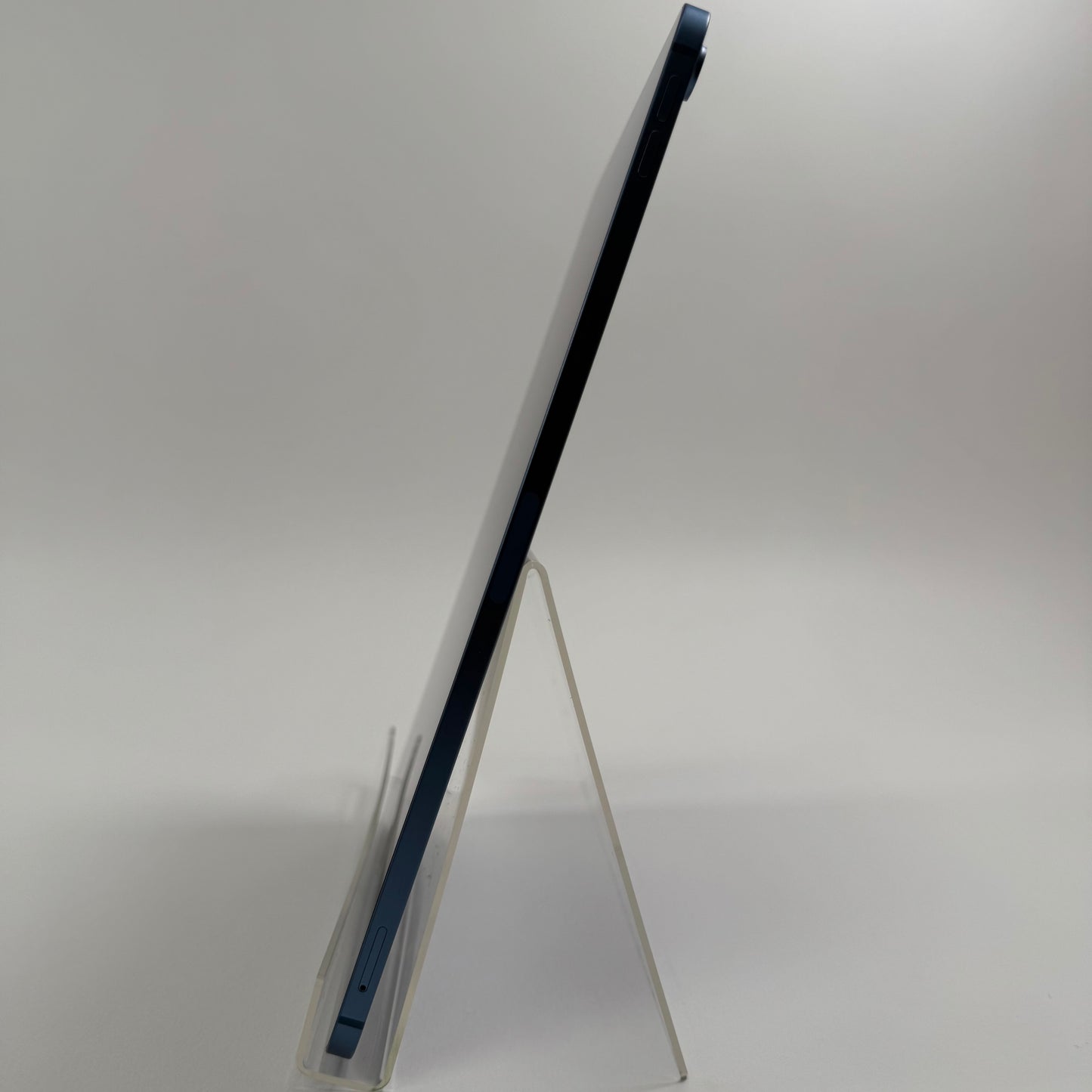 Factory Unlocked Apple iPad Air 5th Gen 64GB Sky Blue MM6U3LL/A