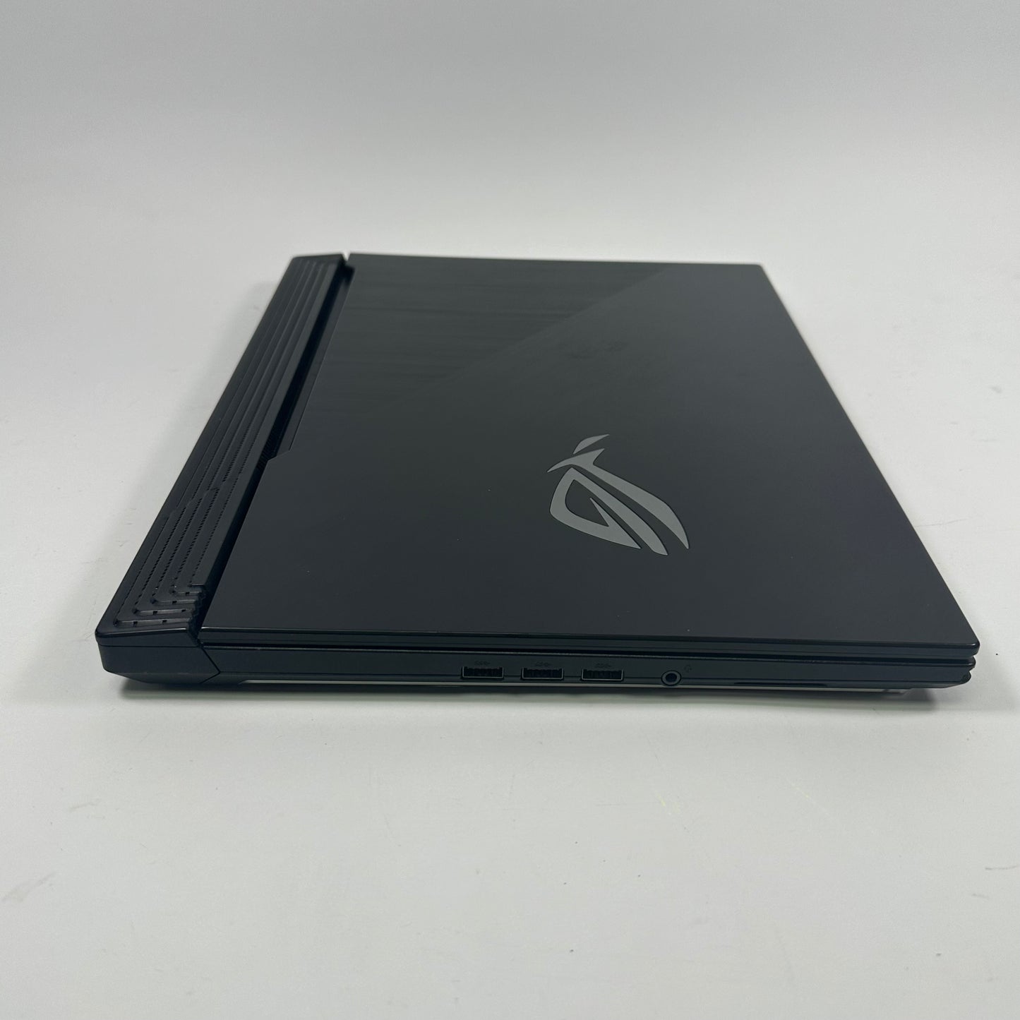 Asus ROG Strix G512L 15.6" i7-10870H 2.2GHz 16GB RAM 512GB SSD GeForce RTX 2060