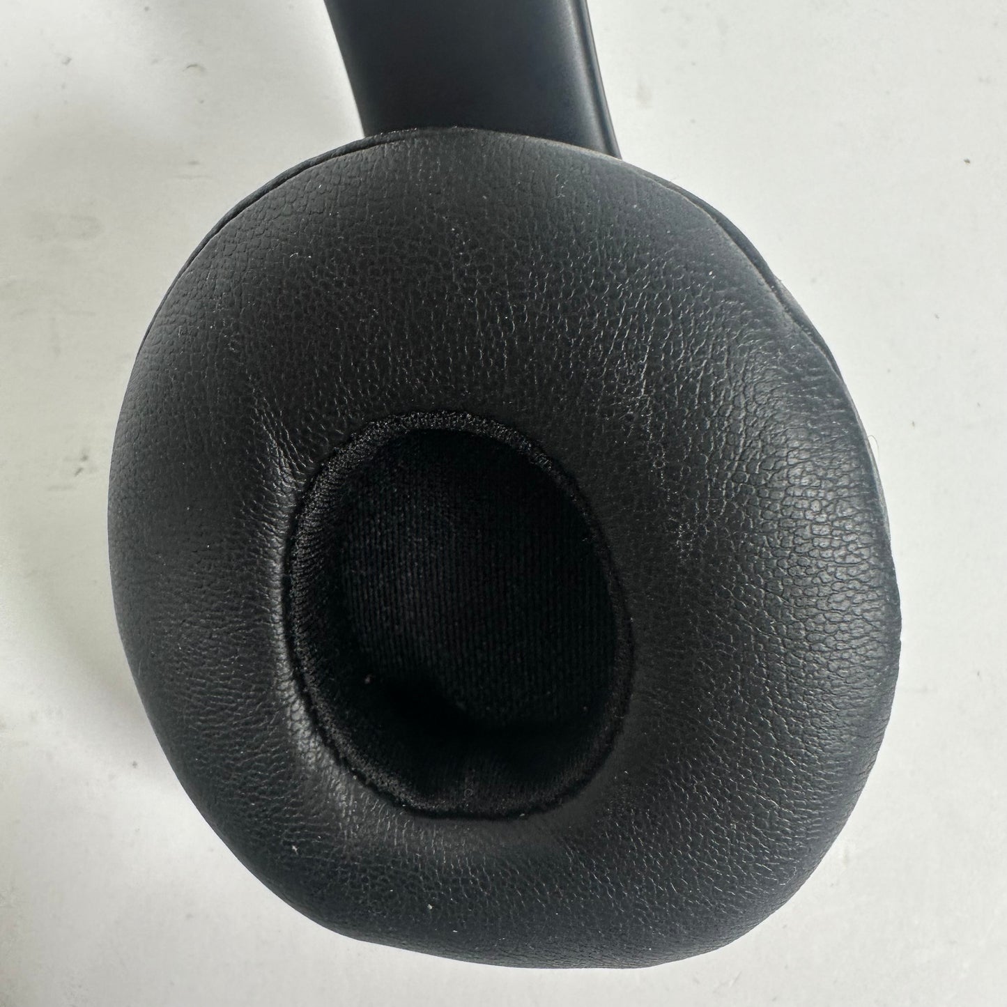 Beats Solo3 Wireless On-Ear Bluetooth Headphones Black A1796