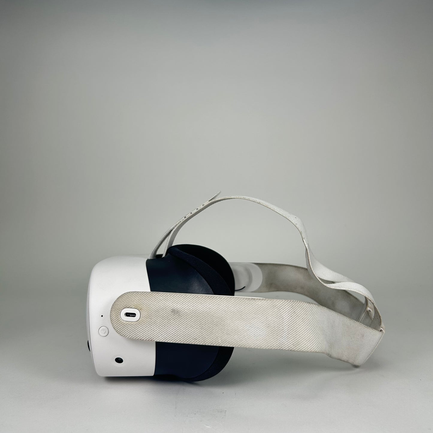 Meta Quest 3S 128GB Standalone All-in-One VR Headset P97