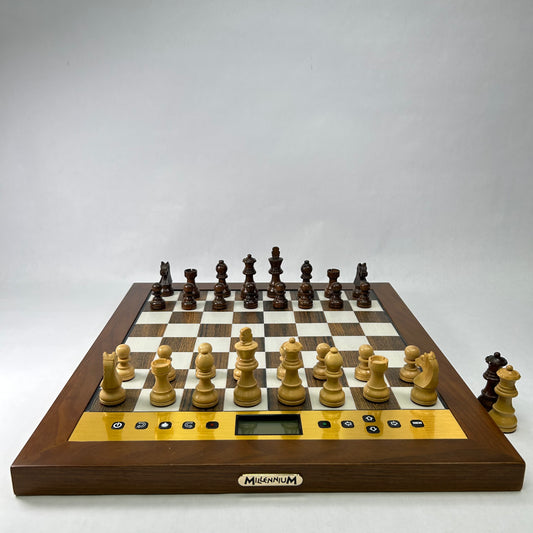 Millennium The King Performance Chess Set Computer Electronic Board 2000 GMBH