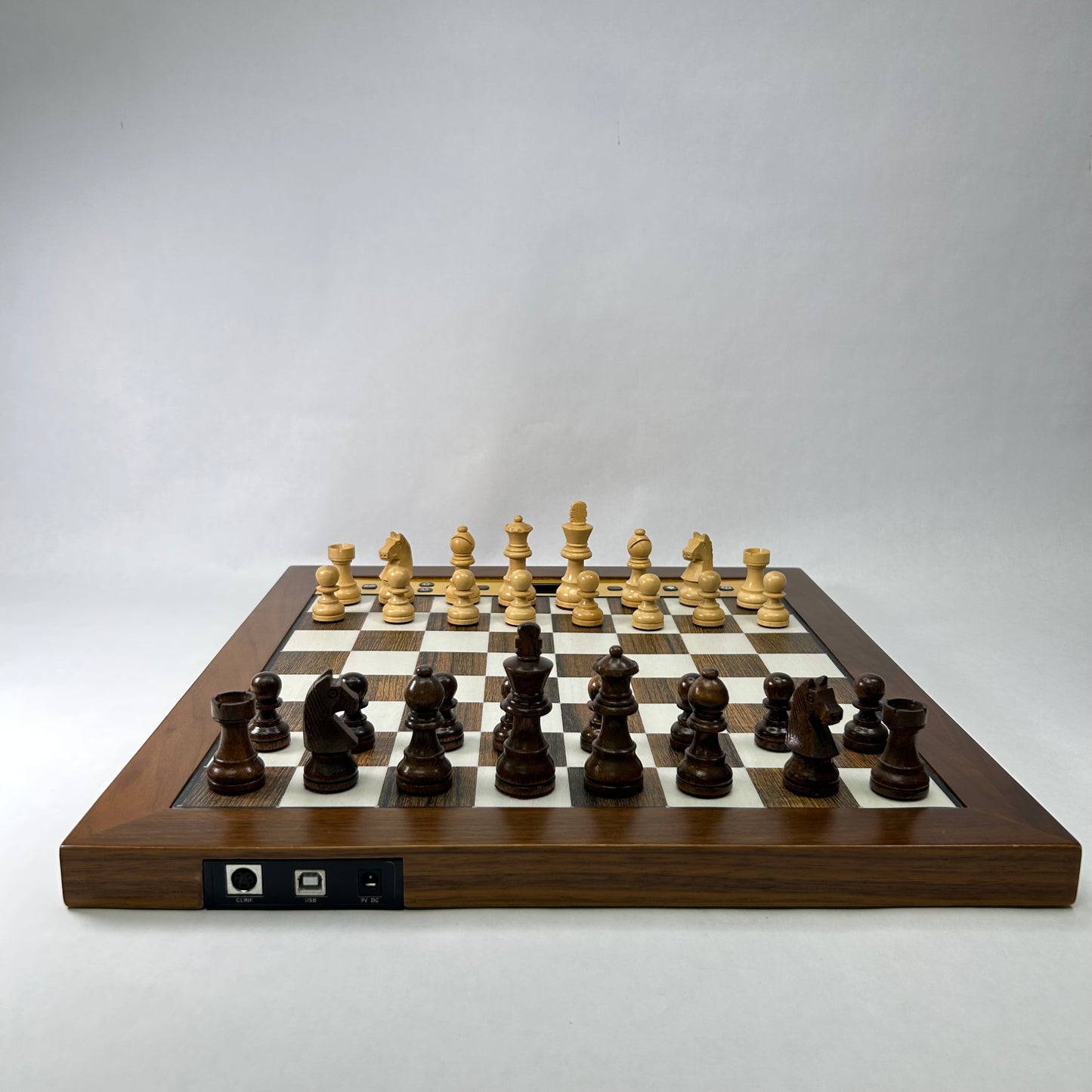 Millennium The King Performance Chess Set Computer Electronic Board 2000 GMBH