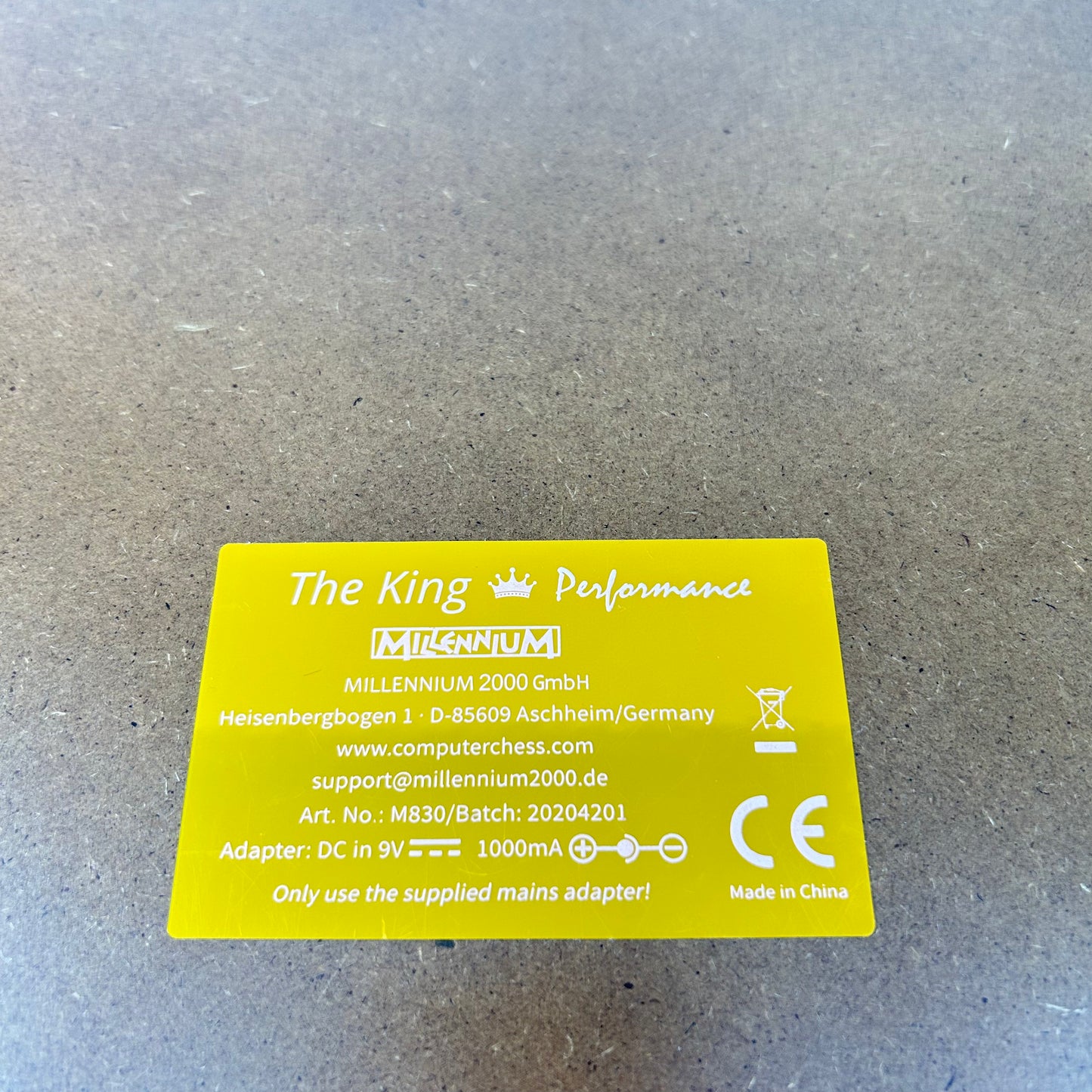 Millennium The King Performance Chess Set Computer Electronic Board 2000 GMBH